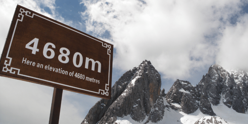 Sign which reads 4680m altitude.